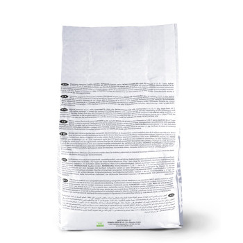 Um saco de cimento resinoso branco fica em pé, apresentando texto preto detalhado em vários idiomas contra um fundo liso.