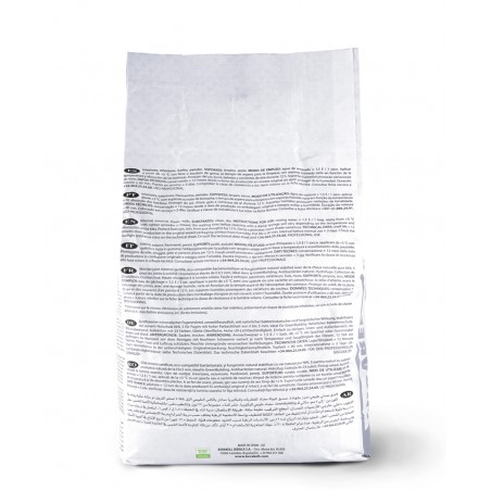 Una bolsa blanca de cemento de resina se encuentra en posición vertical y presenta un texto negro detallado en varios idiomas so