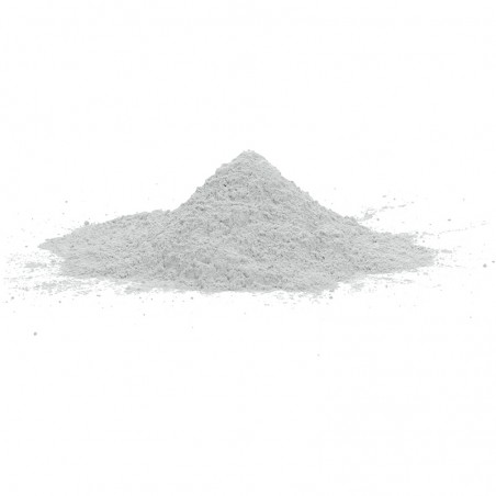 O pó cinza forma um pequeno monte, apoiado sobre uma superfície lisa e branca, em um ambiente minimalista.