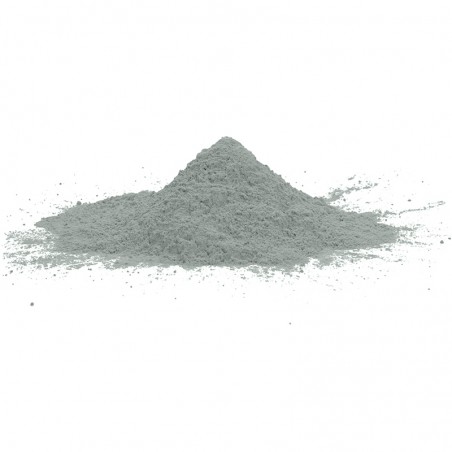 Um monte de pó fino cinza repousa sobre uma superfície branca, lembrando cimento normalmente usado para construção ou artesanato