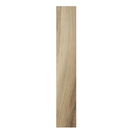 Un carreau rectangulaire présente un motif de grain lisse semblable à celui du bois, avec différentes nuances de brun clair à br
