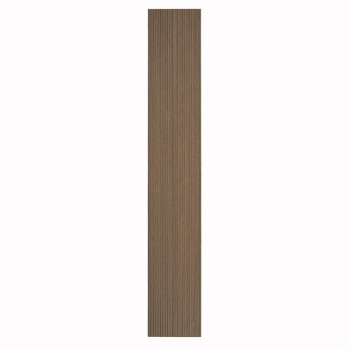 Un carreau marron rectangulaire long et étroit avec des rainures verticales s'étend verticalement sur un fond blanc uni.