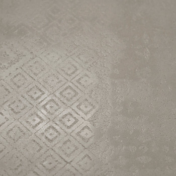 Die Fliese weist ein subtiles geometrisches Muster aus erhabenen Rautenformen auf, wodurch eine strukturierte Oberfläche vor ein