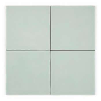 Um ladrilho quadrado liso e verde claro está estacionário, exibido contra um fundo branco liso, destacando suas bordas limpas e 