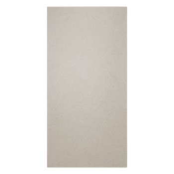 Un carreau rectangulaire beige repose à plat et présente une finition lisse et mate. il se déroule sur une toile de fond indéfin