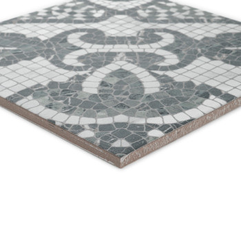 Le carreau carré présente un motif en mosaïque de formes vertes et blanches imbriquées, reposant sur un bord lisse et brun clair