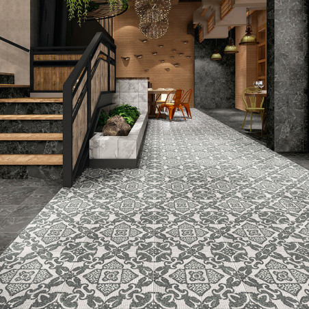 Azulejos con diseños intrincados cubren el piso y conducen a un área de comedor en un interior moderno y cálidamente iluminado c