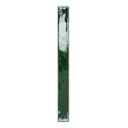 Un carreau vert rectangulaire brillant avec une finition brillante se dresse verticalement sur un fond blanc, mettant en valeur 