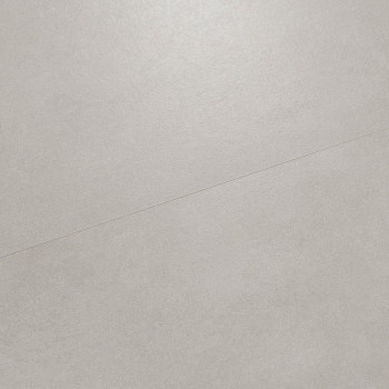 Un azulejo cerámico de color gris claro con acabado mate, que presenta una sutil línea diagonal, se coloca plano y sugiere una s
