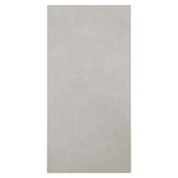 Un azulejo gris liso y rectangular está centrado, apoyado sobre un fondo blanco liso, creando una apariencia minimalista y limpi