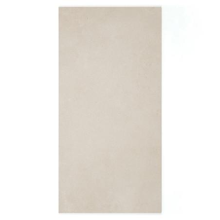 Een rechthoekige beige tegel ligt plat en laat een glad, uniform oppervlak zien. Het speelt zich af tegen een effen witte achter