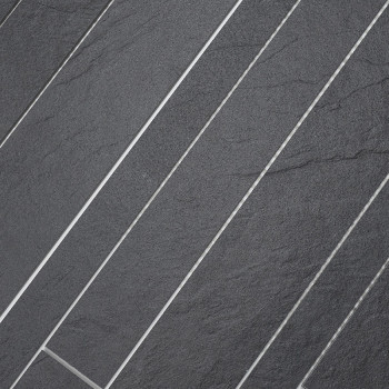 Los azulejos rectangulares de color gris oscuro se colocan en un patrón diagonal, creando una superficie texturizada con líneas 