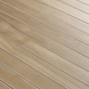 Carreaux de sol en bois disposés horizontalement, présentant un motif de grain naturel et une teinte brun clair, créant une surf