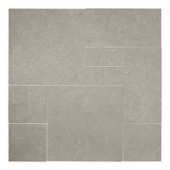 Les carreaux de céramique grise présentent un motif modulaire avec diverses formes rectangulaires et carrées. La surface texturé