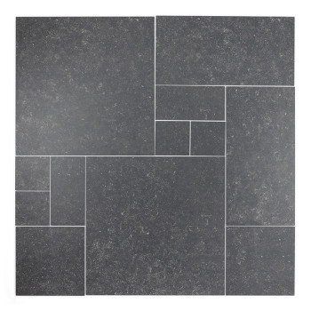 Los azulejos de color gris oscuro muestran secciones rectangulares de varios tamaños con sutiles moteados, creando un patrón geo