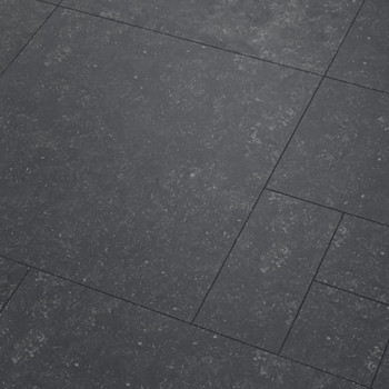 Los azulejos de piedra de color gris oscuro se encuentran planas y perfectamente alineadas, con sutiles patrones moteados, crean