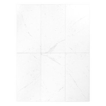 Rechthoekige witte tegel met subtiele grijze nerven, plat liggend in een eenvoudige, minimalistische designomgeving.
