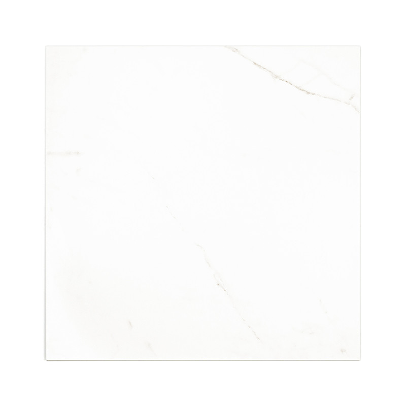 Un carreau carré blanc présente de subtiles veines grises, ressemblant à du marbre, sur un fond uni, soulignant son design éléga