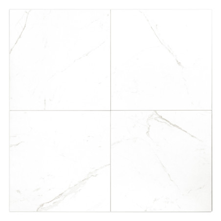 Quatre carreaux carrés au motif de marbre blanc se croisent, affichant de légères veines grises. La surface est lisse, formant u