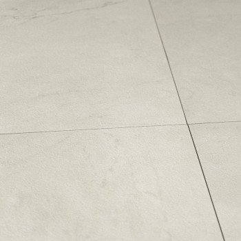 Los azulejos de color crema forman un patrón de cuadrícula con una textura sutil, colocados sobre una superficie de piso lisa, c