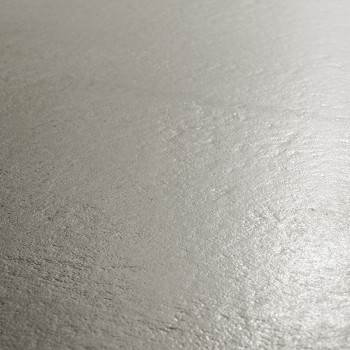 Un azulejo gris liso tiene una superficie texturizada sutil, que proyecta reflejos suaves en un ambiente bien iluminado, evocand