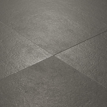 Los azulejos con textura de color gris oscuro están dispuestos en un patrón de cuadrícula que se cruza, mostrando un acabado de 