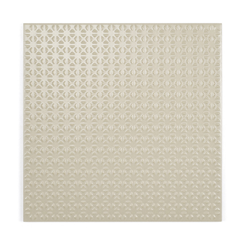 Carreau carré présentant un motif d'étoile géométrique répétitif, créant une surface texturée complexe. Le fond est d'un beige u