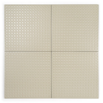 Azulejo cuadrado con un patrón geométrico de estrellas repetido, que crea una superficie texturizada intrincada. El fondo es de 