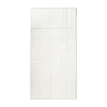 Un azulejo cerámico rectangular presenta un patrón geométrico con sutiles líneas verticales y horizontales en relieve, creando u
