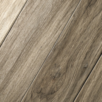 Les planches de bois sont disposées en diagonale et présentent une surface texturée et granuleuse. Le ton est un brun moyen, res