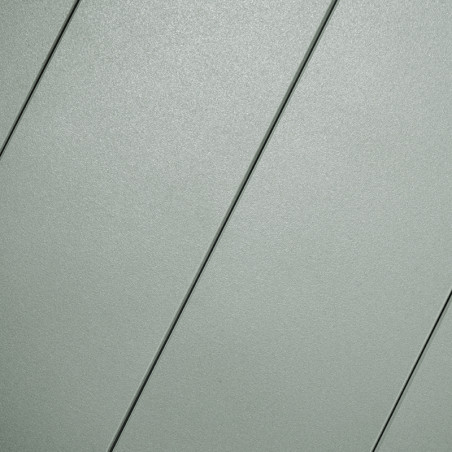 Les carreaux rectangulaires gris sont disposés en diagonale, formant un motif uniforme sur une surface plane, avec des ombres su