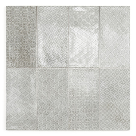 Huit carreaux rectangulaires disposés en deux rangées de quatre, chacun présentant des motifs géométriques complexes. Les carrea
