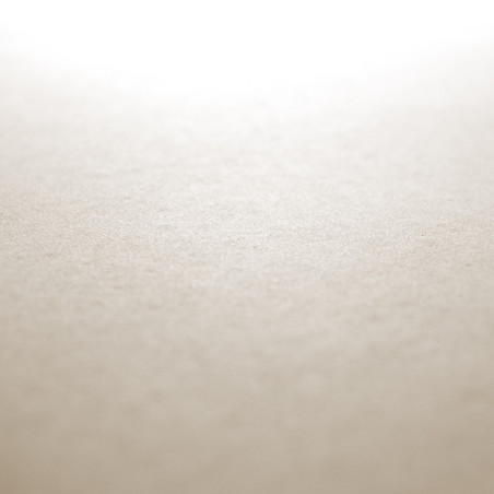 Een glad, lichtbeige oppervlak reflecteert zacht licht, waardoor een zacht verloopeffect ontstaat. er zijn geen tekst of afzonde