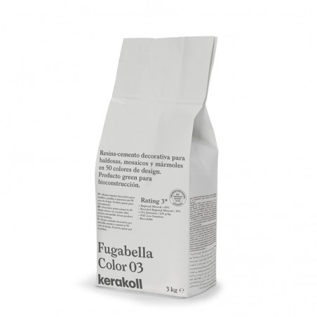 De pie se encuentra una bolsa blanca con la inscripción `Fugabella Color 03 kerakoll`, que presenta detalles decorativos de resi