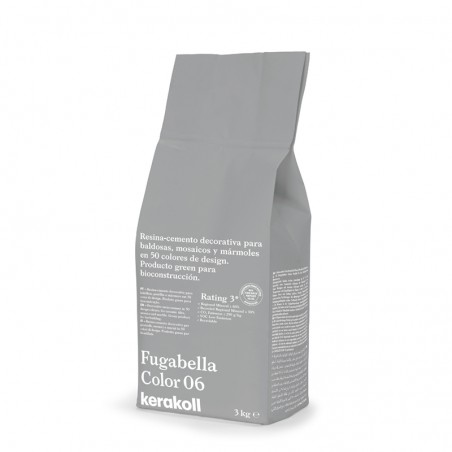 Saco cinza em pé, rotulado 'Fugabella Color 06 kerakoll', contendo 3 kg de cimento-resina decorativo para azulejos, mosaicos e m