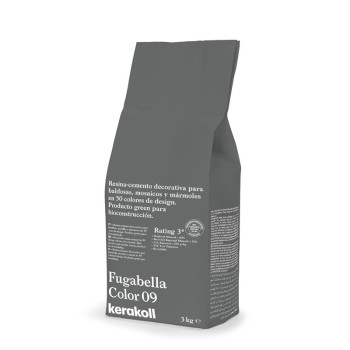 Grijze tas met het opschrift `Fugabella Color 09 Kerakoll` staat rechtop, omgeven door gedetailleerde productinformatietekst, en