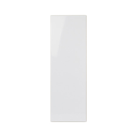 Um ladrilho retangular branco brilhante reflete a luz, posicionado contra um fundo liso, sugerindo um design limpo e moderno par
