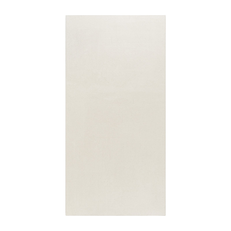 Un carreau rectangulaire blanc cassé se détache seul sur un fond uni, exprimant simplicité et minimalisme dans son design. Aucun