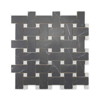 Los azulejos rectangulares oscuros se entrelazan en un patrón de tejido de cesta, creando un diseño geométrico. Las vetas blanca