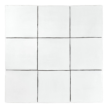 Un azulejo blanco liso y cuadrado descansa sobre un fondo neutro, con bordes ligeramente irregulares, lo que sugiere una aparien