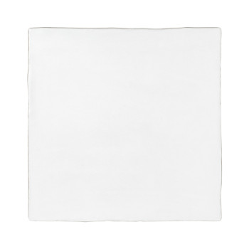 Un azulejo blanco liso y cuadrado descansa sobre un fondo neutro, con bordes ligeramente irregulares, lo que sugiere una aparien