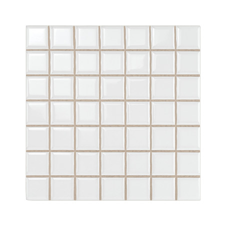 Los azulejos de cerámica blanca forman un patrón de cuadrícula, cada Azulejo ligeramente elevada, creando una superficie texturi