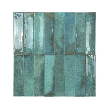 El azulejo verde azulado rectangular muestra un patrón texturizado y desgastado. Su superficie muestra sutiles variaciones de co
