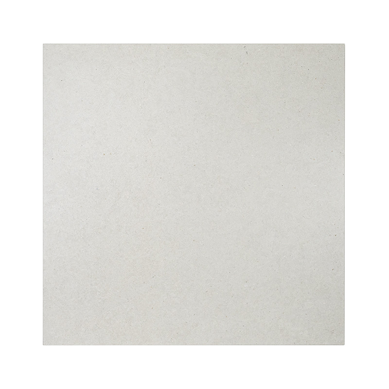 Un carreau carré uni gris clair avec une texture lisse, situé sur un fond blanc vierge. Aucun texte n'est présent.